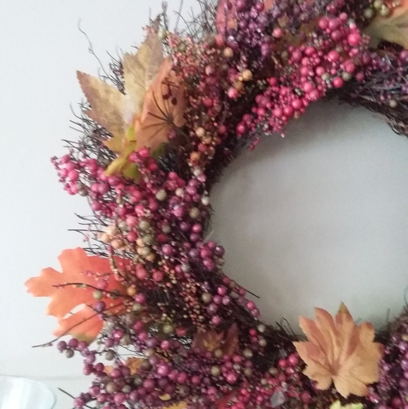 20" Wreath Different Colors of Burgundy/Plum Berries and Homespun Bow - Picture 5 of 9